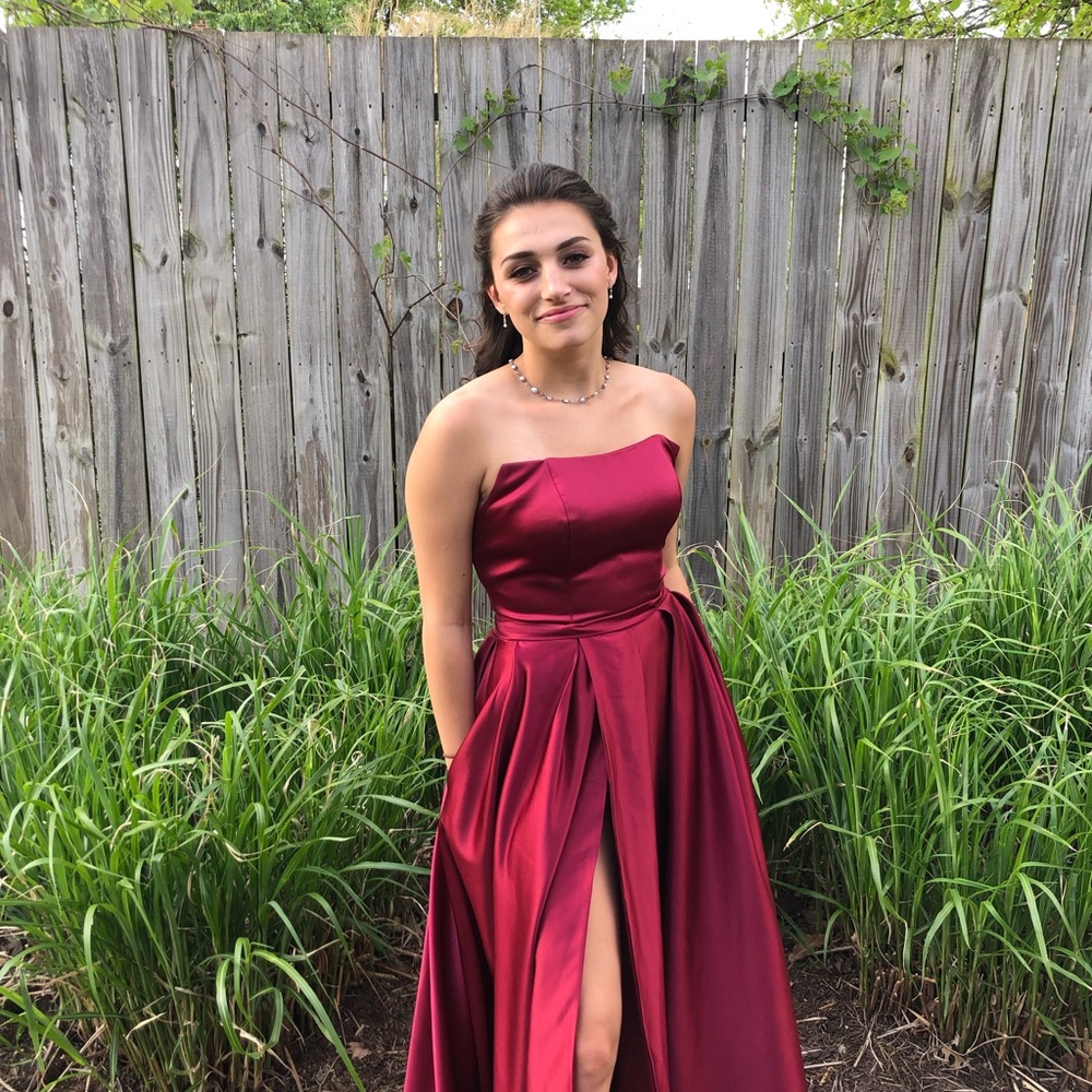 SELLING MY DRESS!
